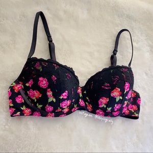 ❌ SOLD ❌Candie’s Black Lace Floral Push Up Bra 34A
